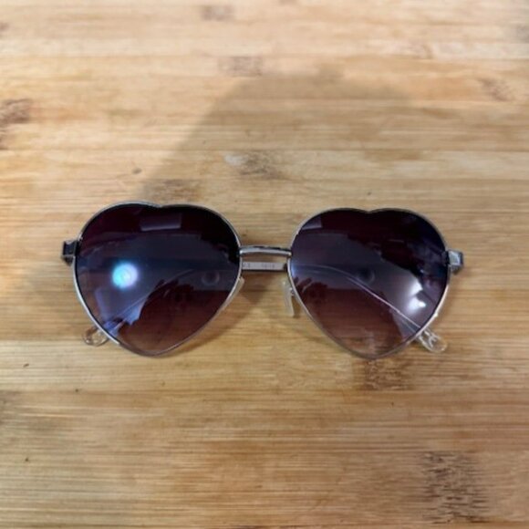 Retro Heart-Shaped Wire (Silver / Chrome) Frame Sunglasses - Picture 6 of 16